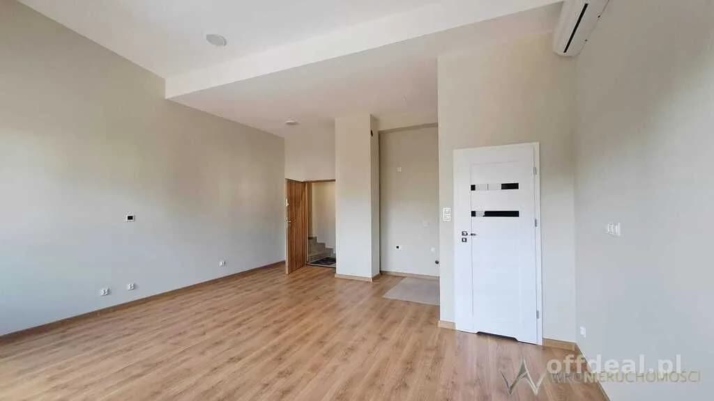 bien commercial à louer à Wrocław, Swojczyce | 38 m²