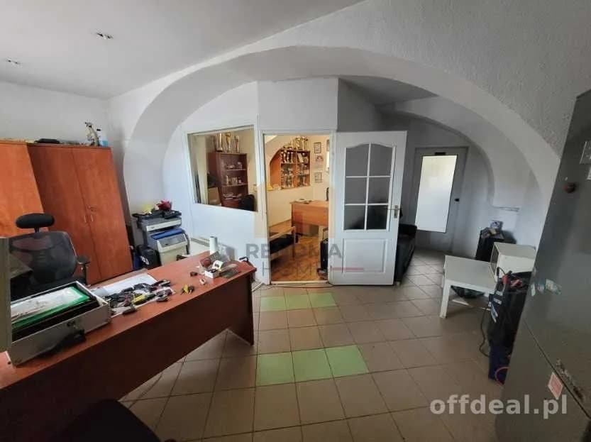 5-room commercial property for sale in — | 1,000 m²