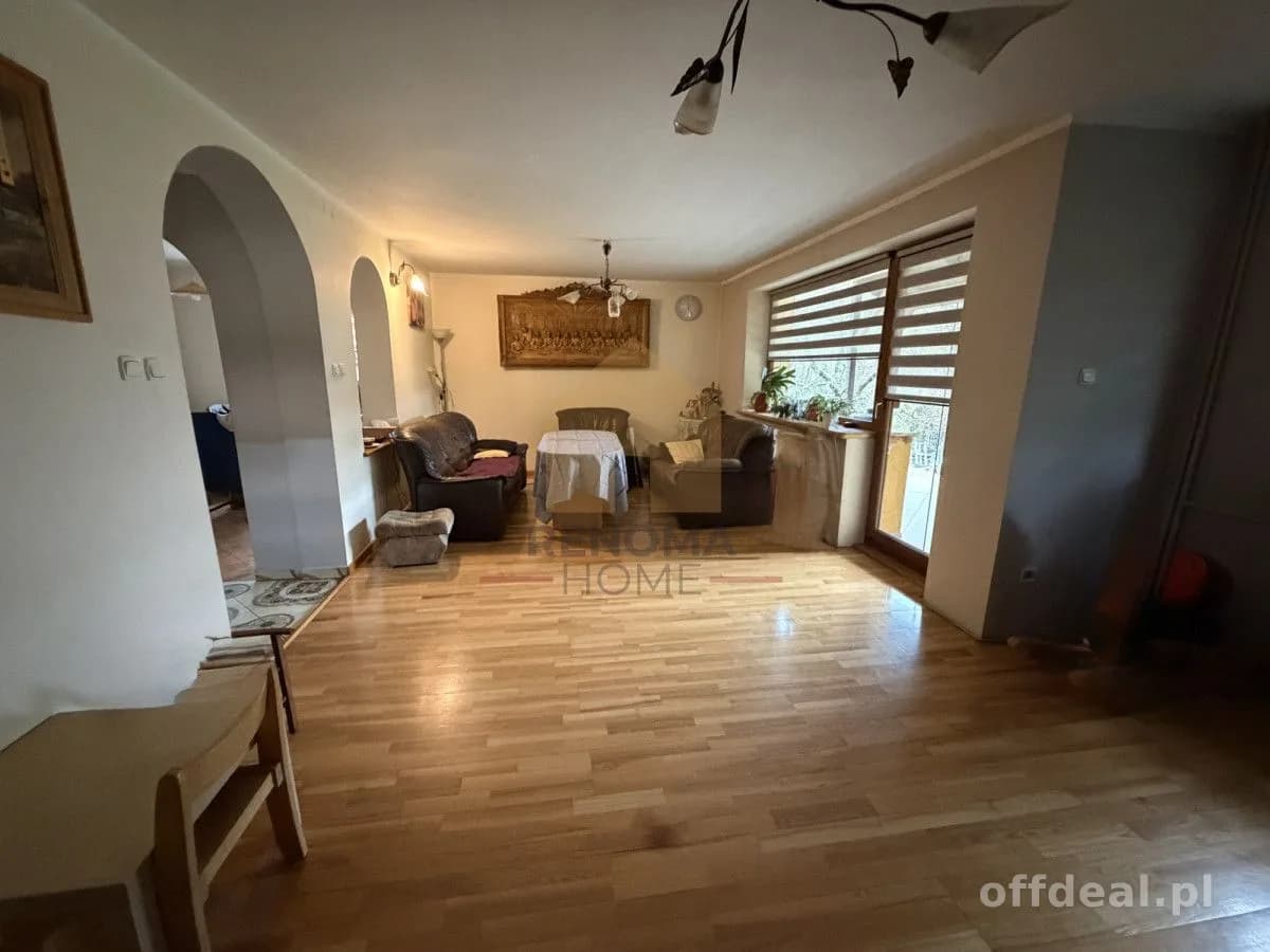 Dom z ogrodem i garażem w Bożkowie.