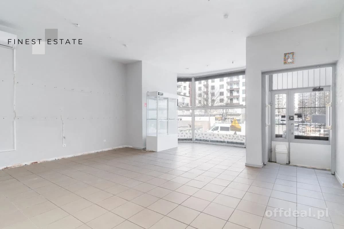 Wolnostojący budynek 65,8 m² z witryną | Metro