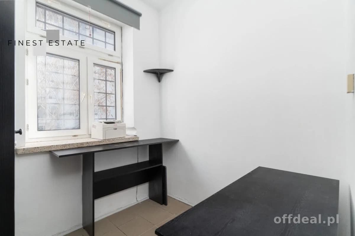 Wolnostojący budynek 65,8 m² z witryną | Metro