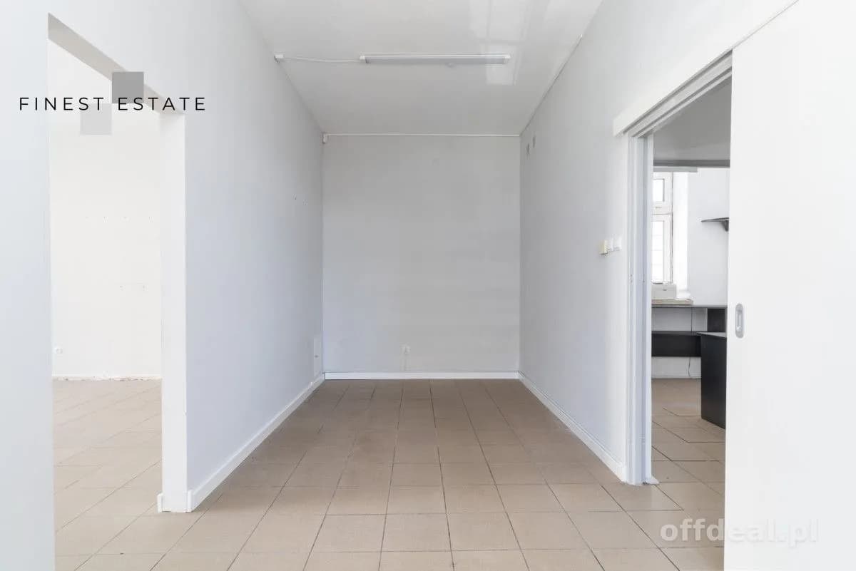 Wolnostojący budynek 65,8 m² z witryną | Metro