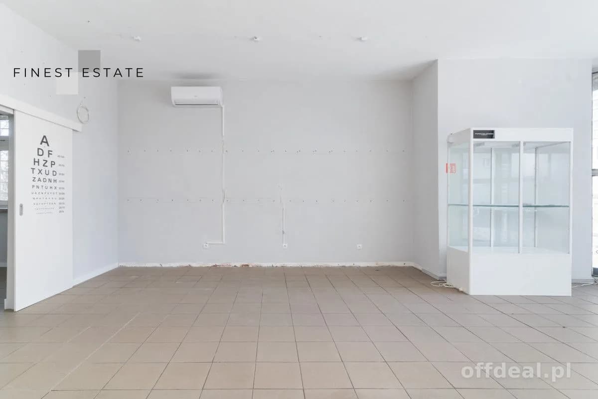 Wolnostojący budynek 65,8 m² z witryną | Metro