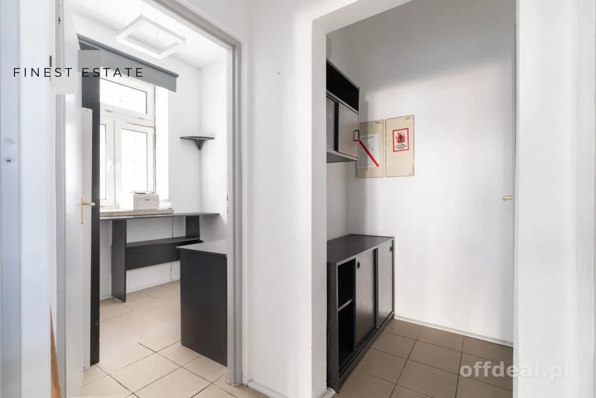 Wolnostojący budynek 65,8 m² z witryną | Metro