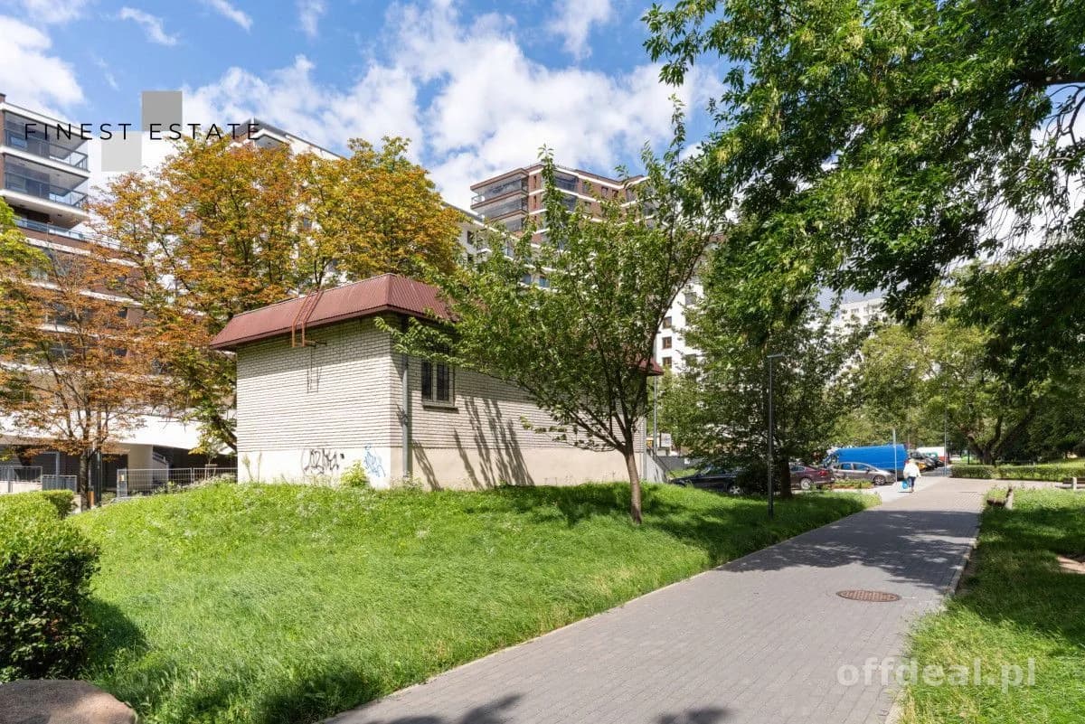 Wolnostojący budynek 65,8 m² z witryną | Metro