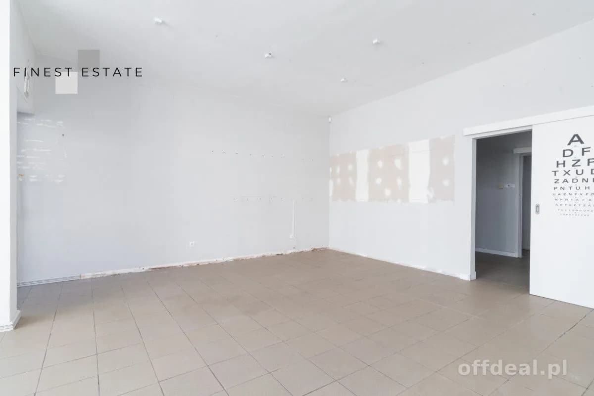 Wolnostojący budynek 65,8 m² z witryną | Metro