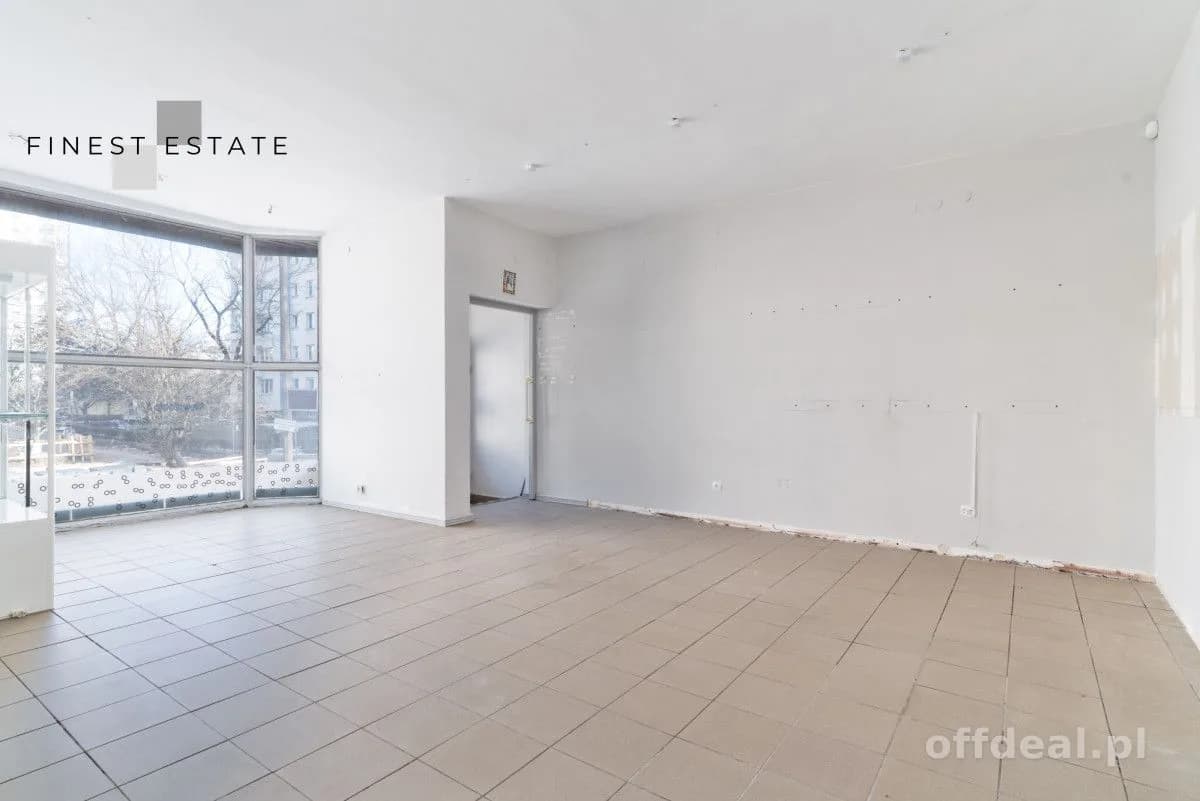 Wolnostojący budynek 65,8 m² z witryną | Metro