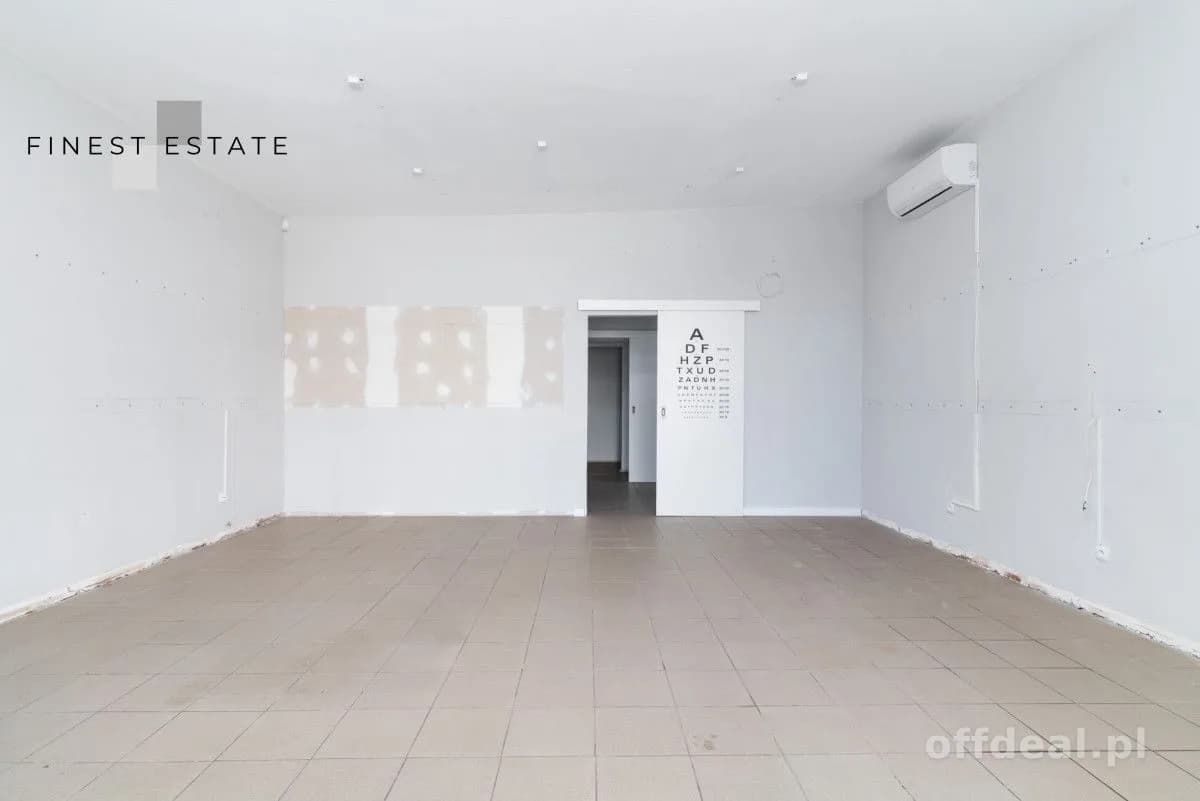 Wolnostojący budynek 65,8 m² z witryną | Metro
