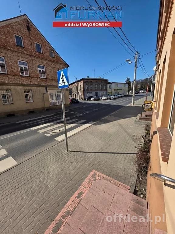Lokal na sprzedaż, Wyrzysk