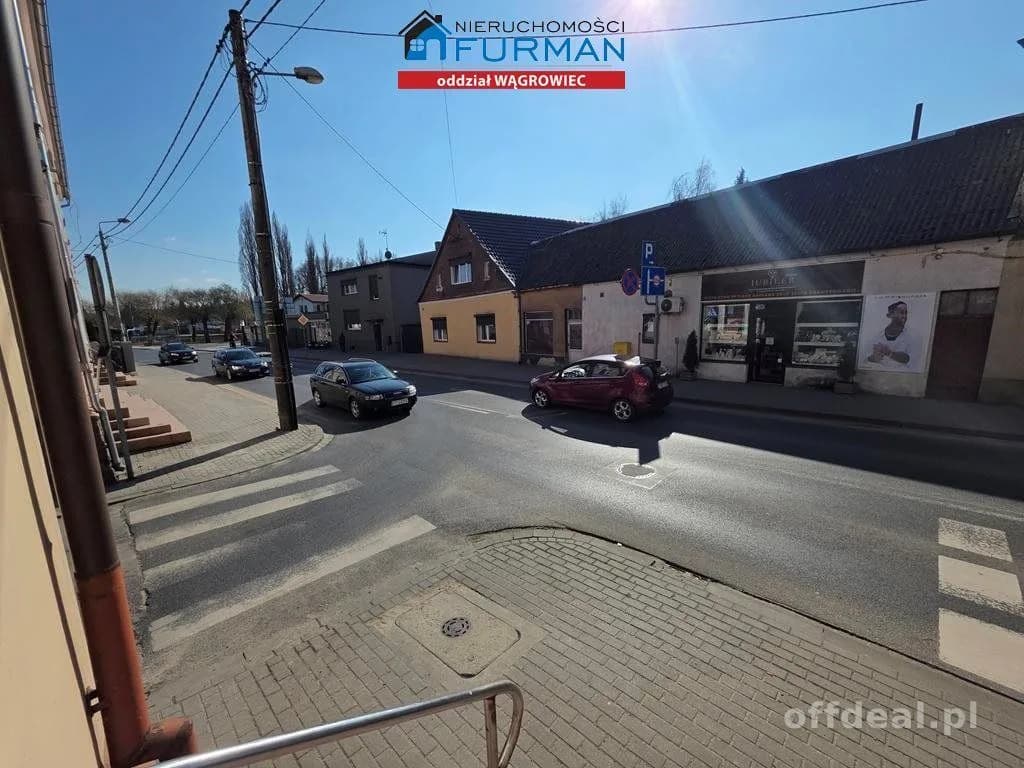 Lokal na sprzedaż, Wyrzysk