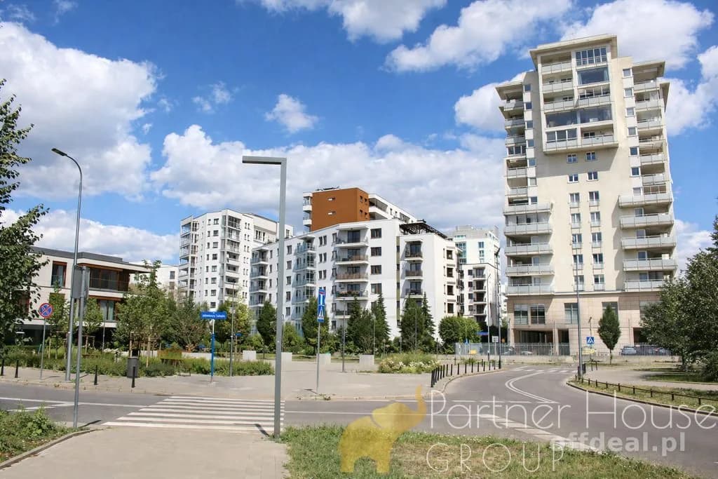 Lokal narożny wielkoformatowe przeszklenia, 165,6m