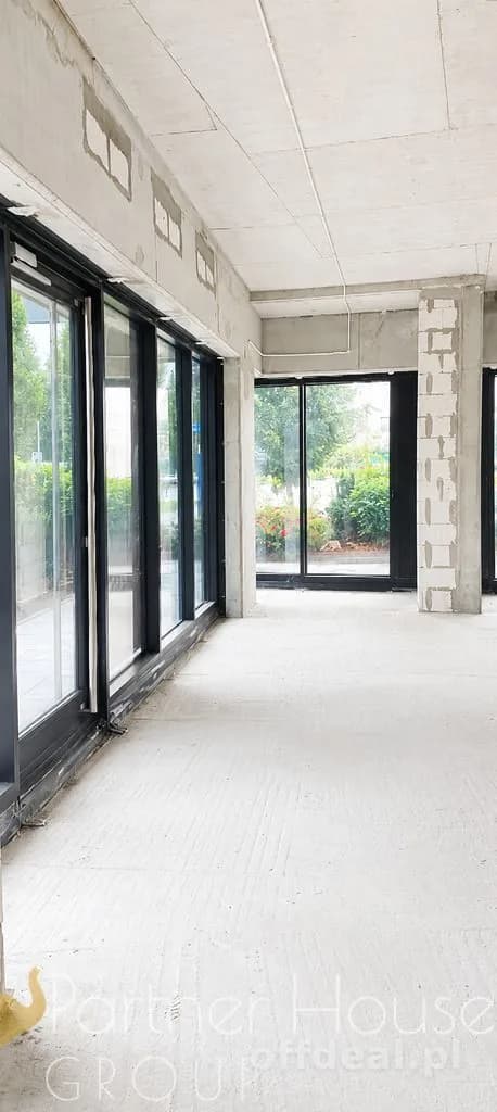 Lokal narożny wielkoformatowe przeszklenia, 165,6m