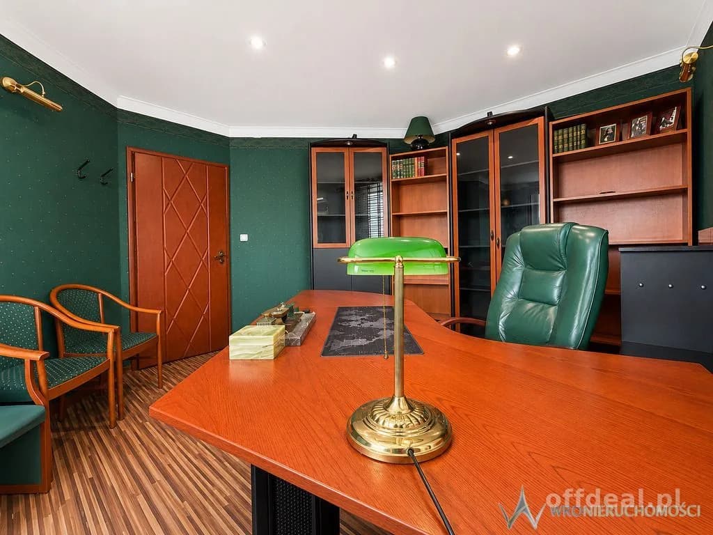 Lokal 130 m2 na biura, gabinety, usługi