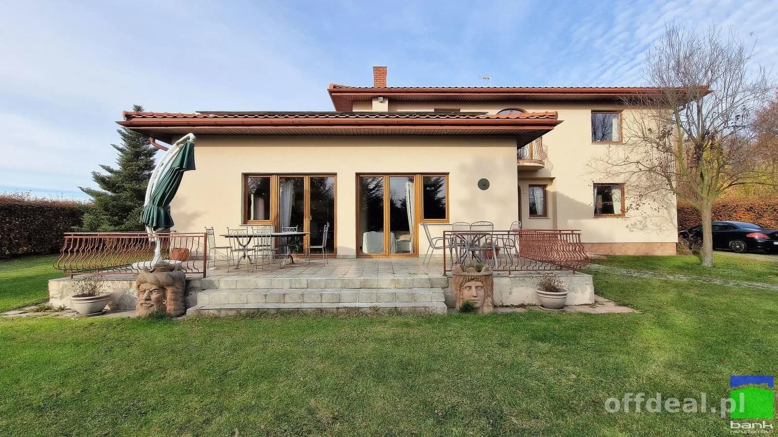 Dobra (gm. Stryków) dom 499 m2 na działce 0,47 ha