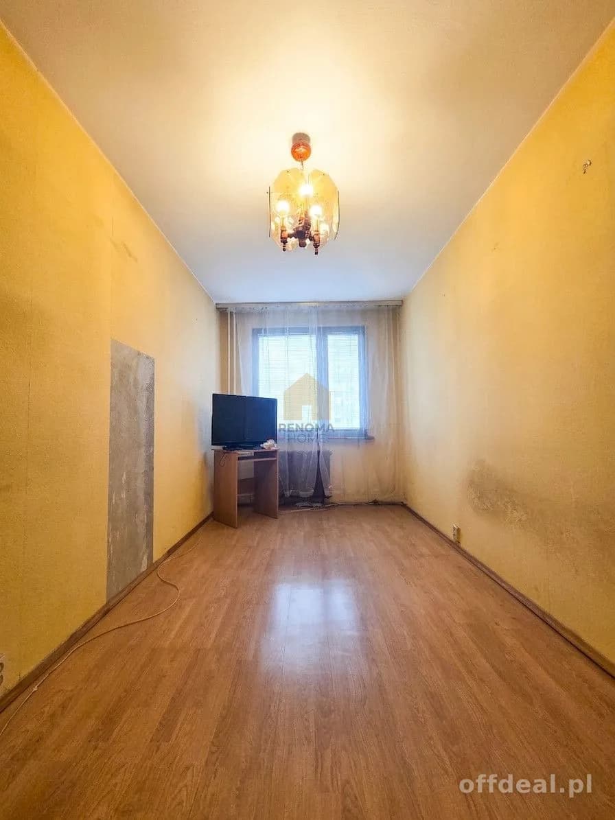 3 pokoje + balkon, 68m², parking, do remontu