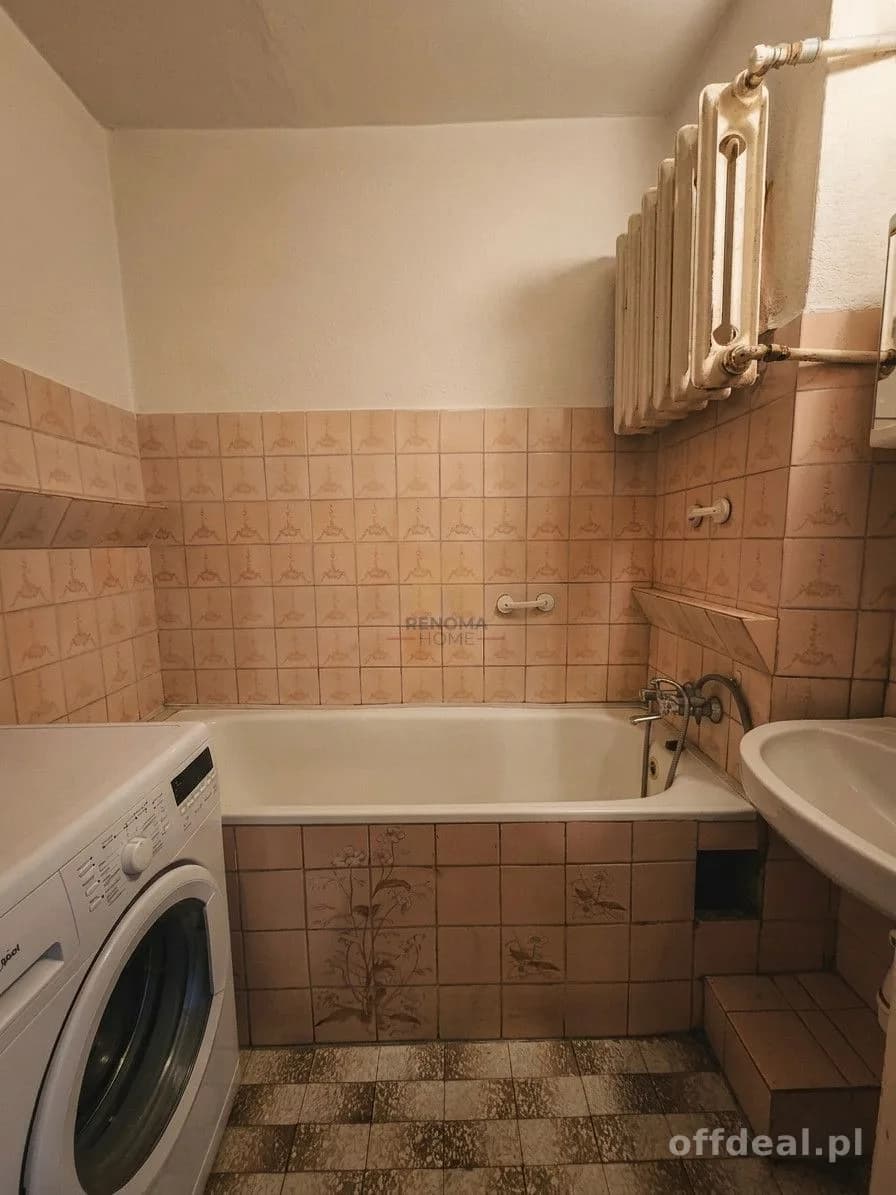 3 pokoje + balkon, 68m², parking, do remontu