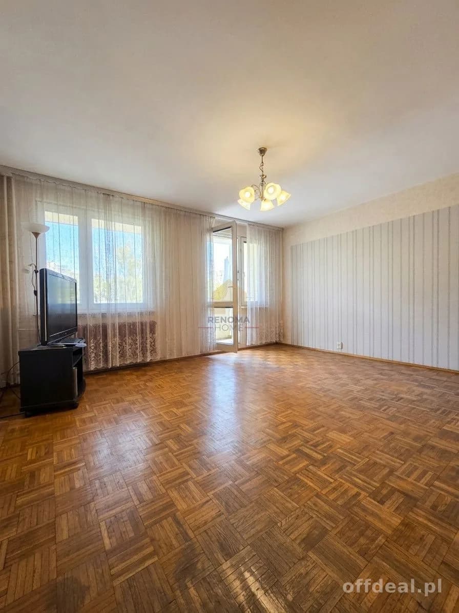 3 pokoje + balkon, 68m², parking, do remontu