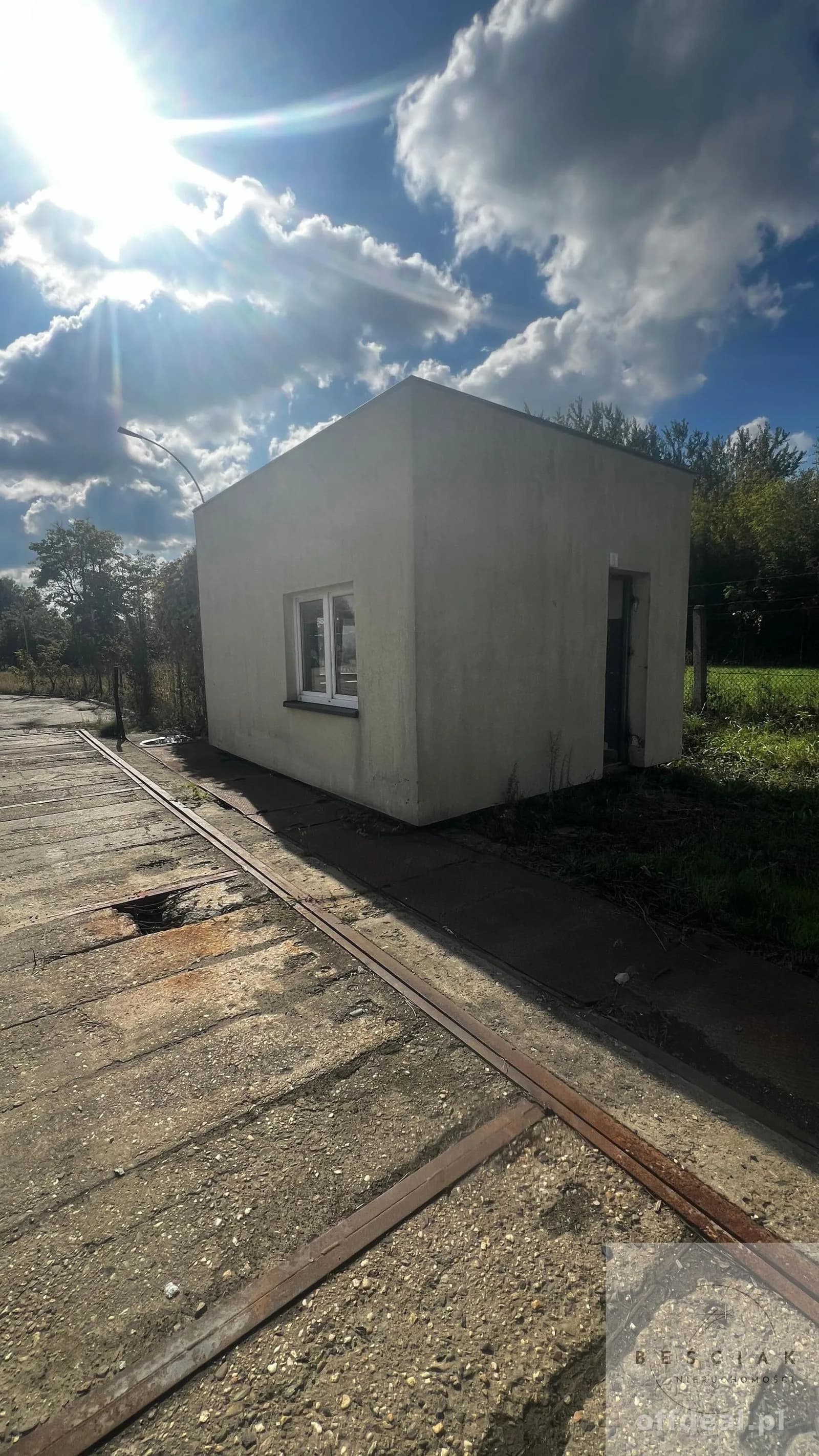 🏗️ OGŁOSZENIE – WYNAJEM TERENU Z BUDYNKIEM - Tarnów, Fabryczna