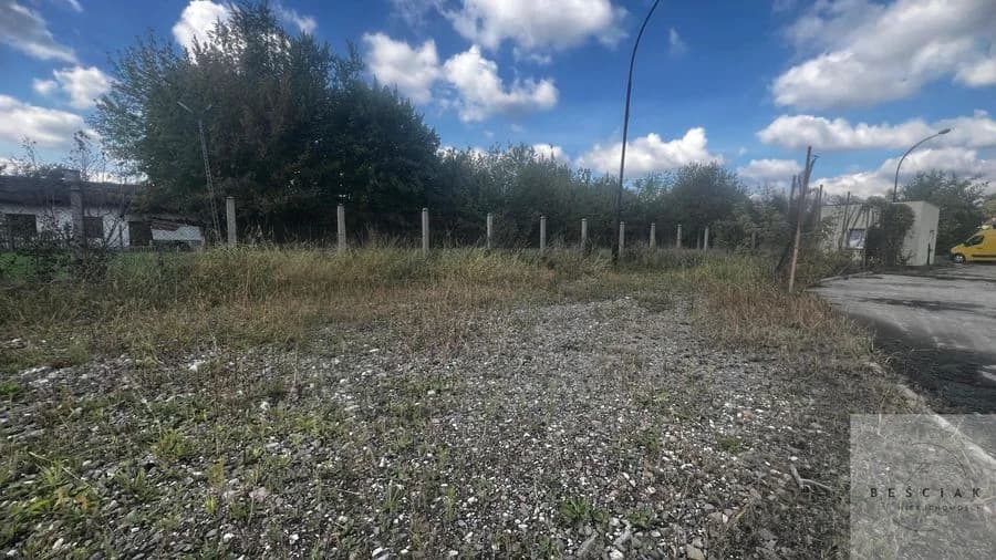 🏗️ OGŁOSZENIE – WYNAJEM TERENU Z BUDYNKIEM - Tarnów, Fabryczna
